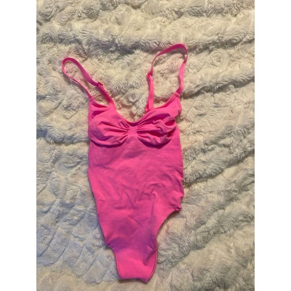 Skims pink seamless sculpting thong bodysuit - Picture 4 of 6